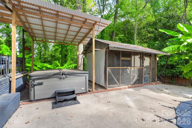 2221 Glenwood Drive, Gastonia, NC 28054