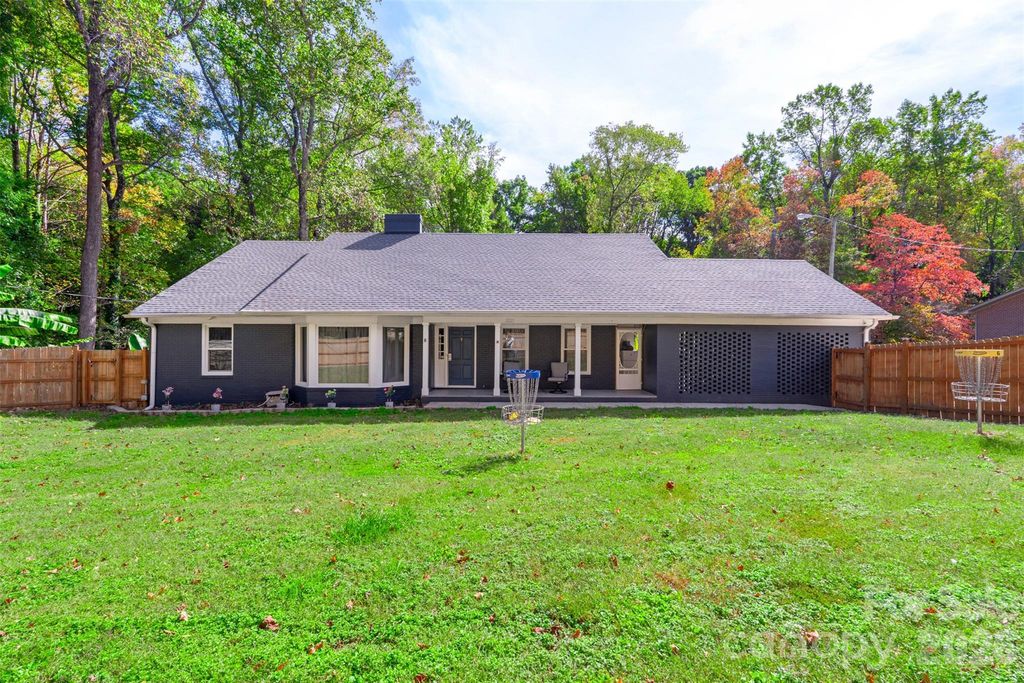 2221 Glenwood Drive, Gastonia, NC 28054