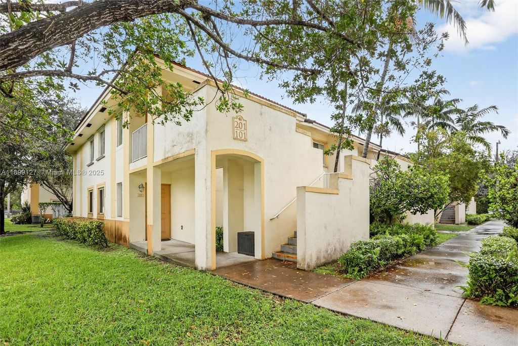 6235 SW 47th Mnr 201, Davie, FL 33314