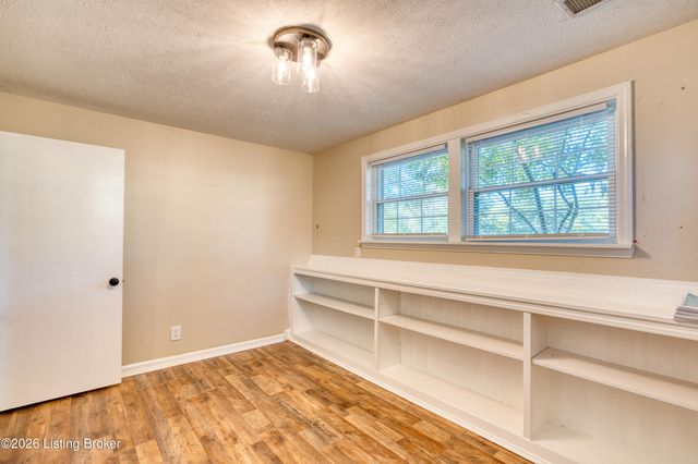 1618 Whittaker Rd, Crestwood, KY 40014