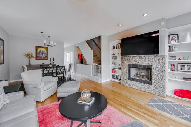 2502 N Bosworth Avenue, Chicago, IL 60614