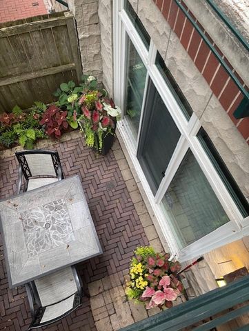 2502 N Bosworth Avenue, Chicago, IL 60614