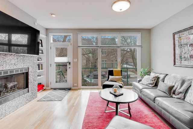 2502 N Bosworth Avenue, Chicago, IL 60614