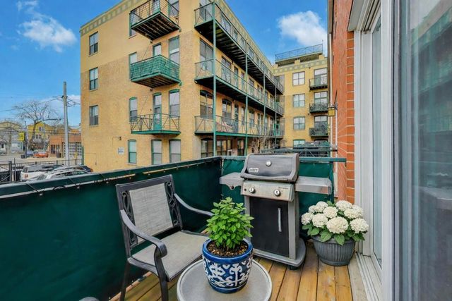 2502 N Bosworth Avenue, Chicago, IL 60614