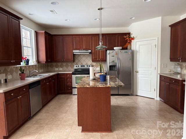 4035 Caldwell Ridge Parkway, Charlotte, NC 28213