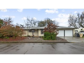 2617 FULTON St, Albany, OR 97322