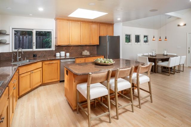 1470 Aura Way, Los Altos, CA 94024