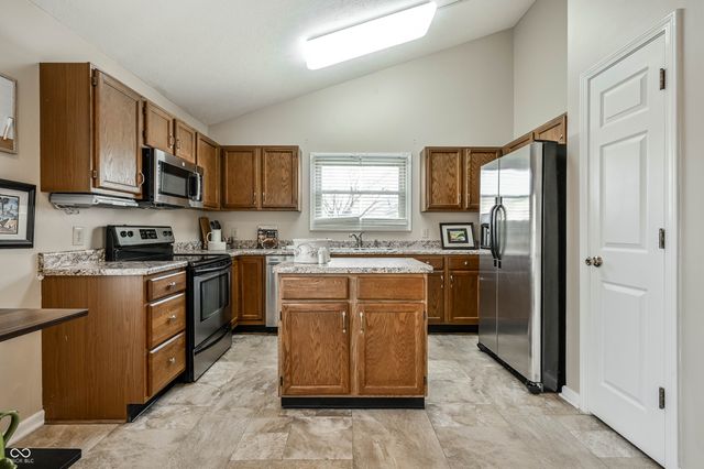 8802 Saddle Court, Indianapolis, IN 46256