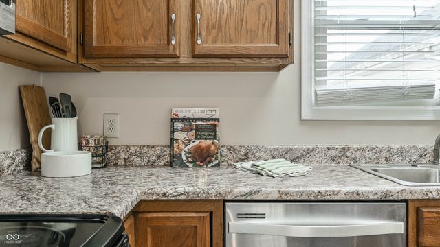 8802 Saddle Court, Indianapolis, IN 46256