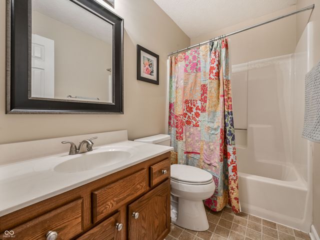 8802 Saddle Court, Indianapolis, IN 46256
