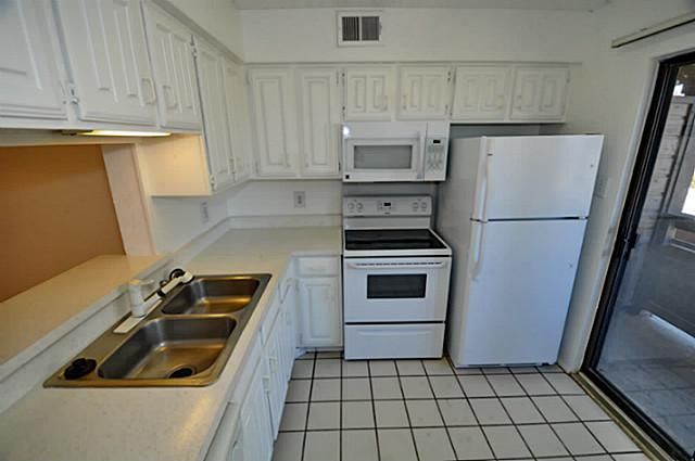 2610 Lakehill Lane 12b, Carrollton, TX 75006