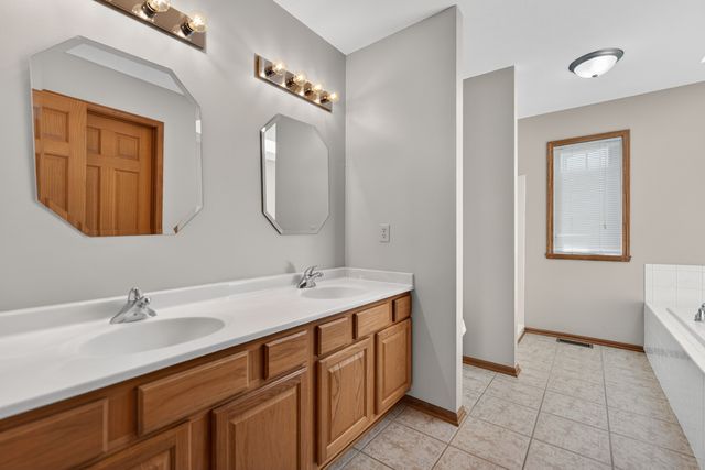 676 ELBERON Way, Roscoe, IL 61073