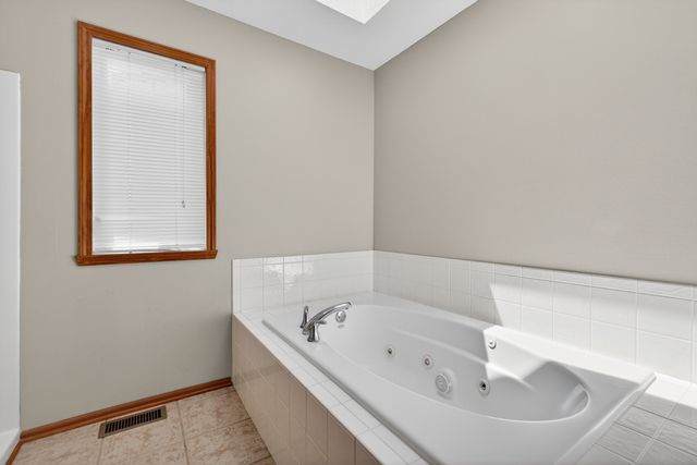 676 ELBERON Way, Roscoe, IL 61073