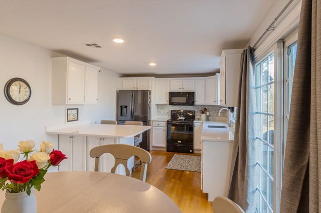 32 Hedge Rd C, Plymouth, MA 02360