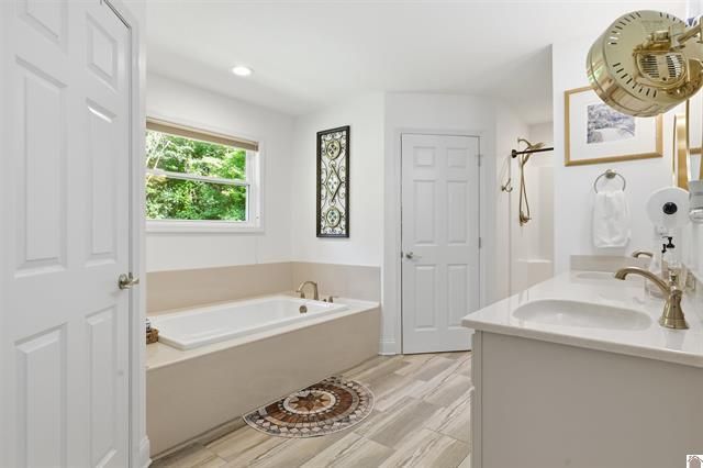 220 Meadow Ridge Court, Paducah, KY 42003