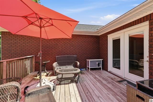 220 Meadow Ridge Court, Paducah, KY 42003
