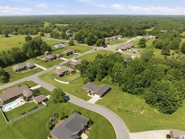 220 Meadow Ridge Court, Paducah, KY 42003