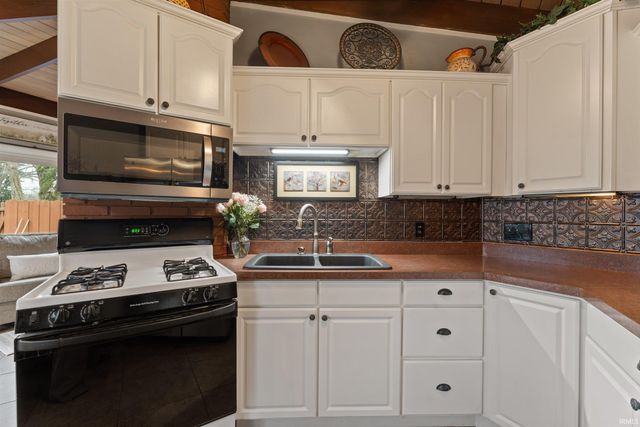 61560 Druid Lane, South Bend, IN 46614