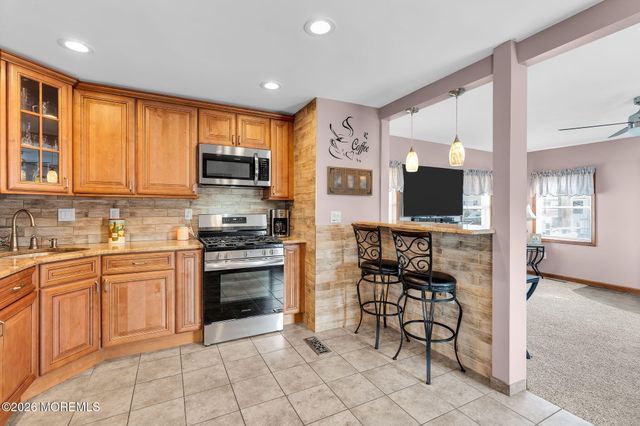 1 Krueger Place, Middletown, NJ 07748