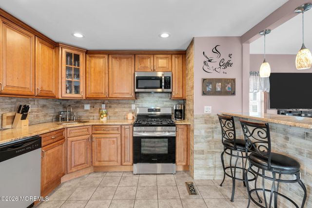 1 Krueger Place, Middletown, NJ 07748