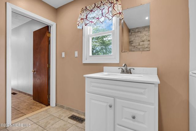 1 Krueger Place, Middletown, NJ 07748