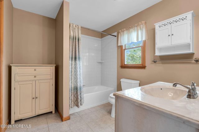 1 Krueger Place, Middletown, NJ 07748