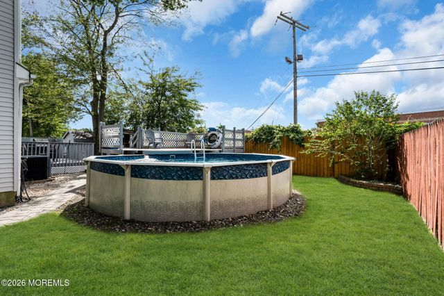1 Krueger Place, Middletown, NJ 07748