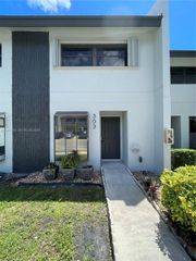 2700 S Oakland Forest Drive 303, Oakland Park, FL 33309