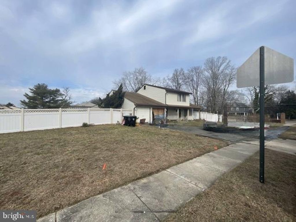 2 PRIMROSE DR, Sicklerville, NJ 08081