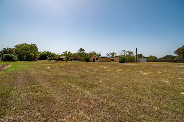 488 Caribbean Dr, Corpus Christi, TX 78418