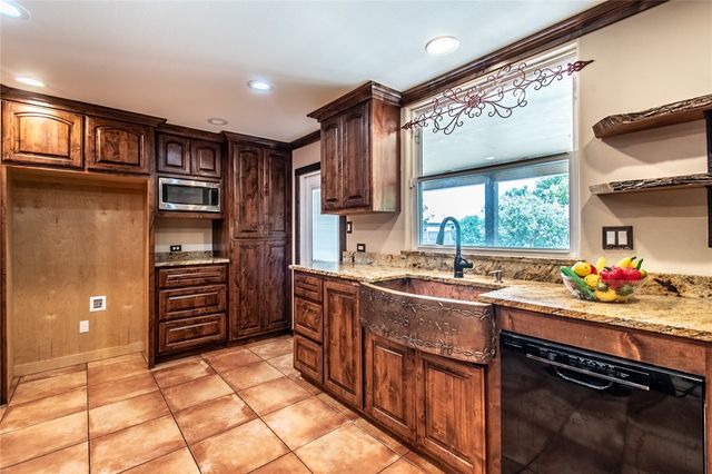 488 Caribbean Dr, Corpus Christi, TX 78418