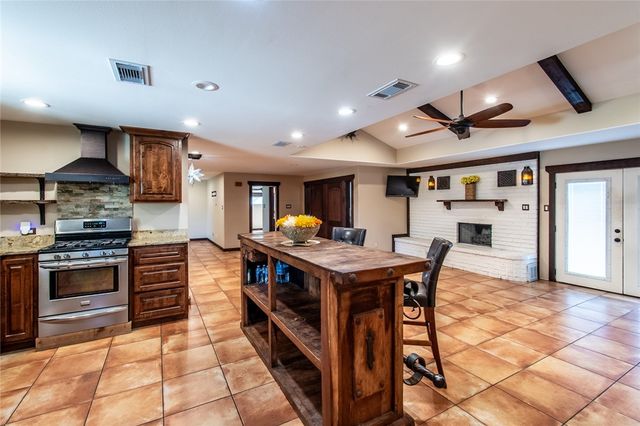 488 Caribbean Dr, Corpus Christi, TX 78418