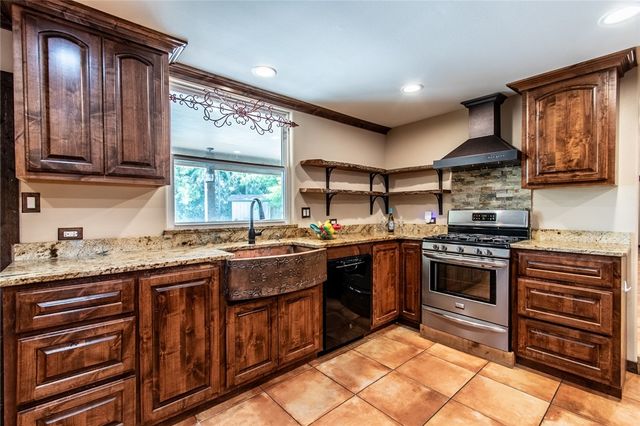488 Caribbean Dr, Corpus Christi, TX 78418