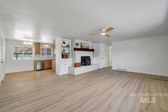 1069 W Filer Ave, Twin Falls, ID 83301
