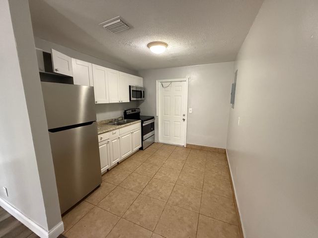 2003 A Isaacs Avenue, West Palm Beach, FL 33407