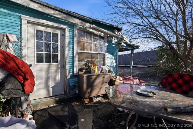 303 W Cummings Street, Henryetta, OK 74437