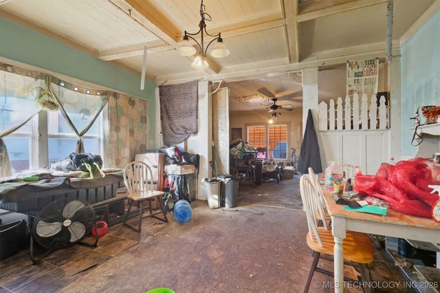 303 W Cummings Street, Henryetta, OK 74437