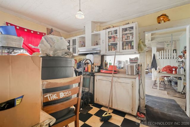 303 W Cummings Street, Henryetta, OK 74437