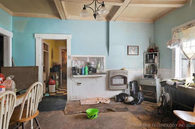 303 W Cummings Street, Henryetta, OK 74437