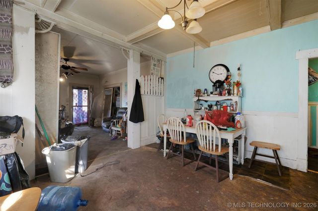 303 W Cummings Street, Henryetta, OK 74437