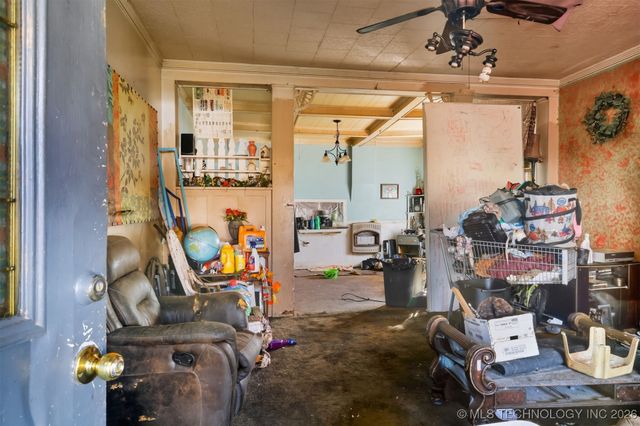 303 W Cummings Street, Henryetta, OK 74437