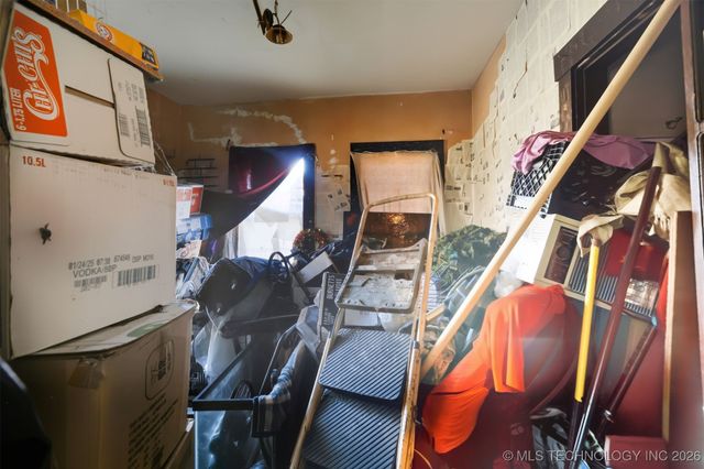 303 W Cummings Street, Henryetta, OK 74437