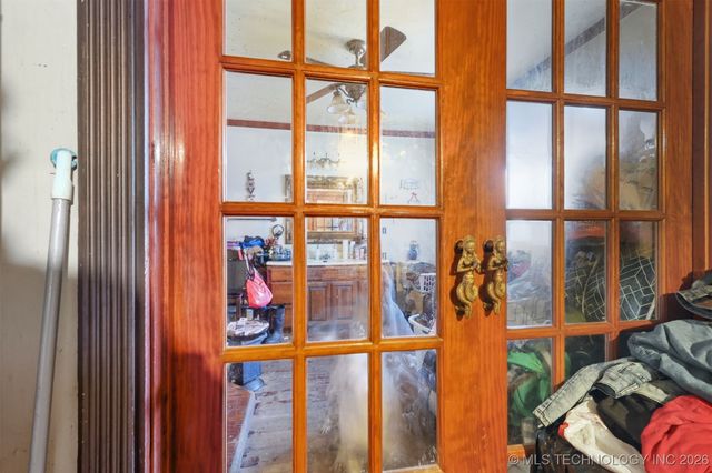 303 W Cummings Street, Henryetta, OK 74437