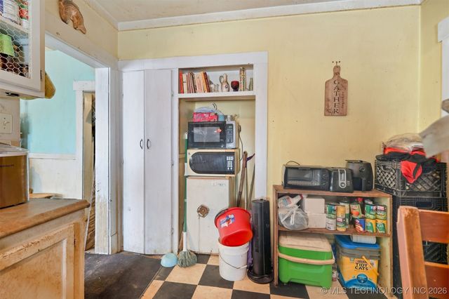 303 W Cummings Street, Henryetta, OK 74437