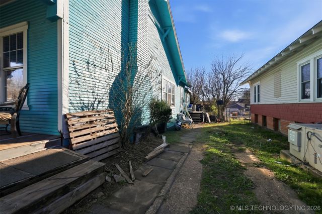303 W Cummings Street, Henryetta, OK 74437