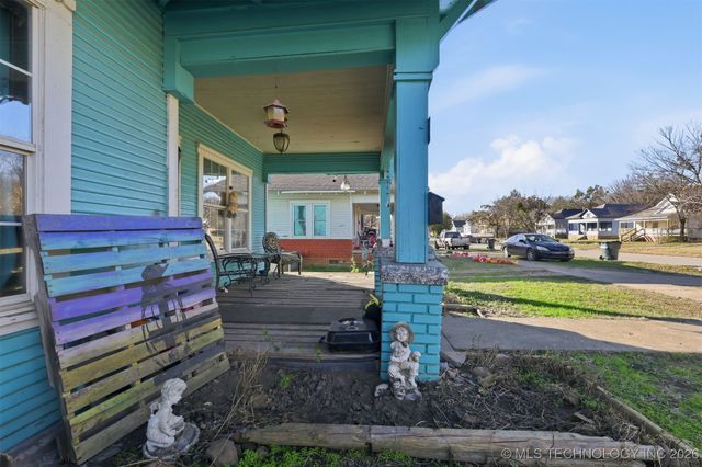 303 W Cummings Street, Henryetta, OK 74437