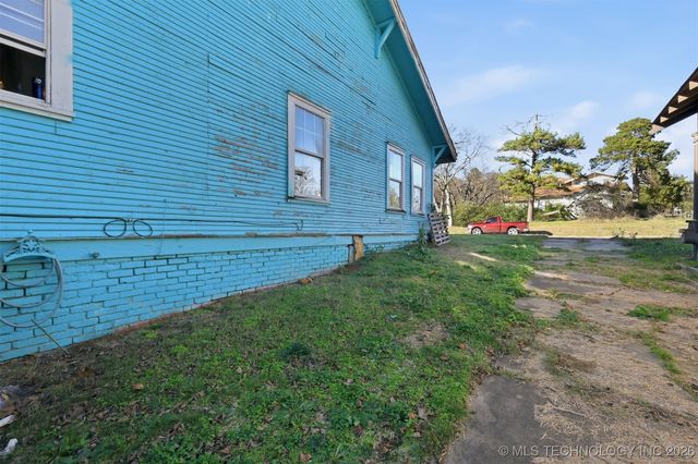 303 W Cummings Street, Henryetta, OK 74437