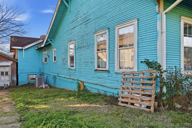 303 W Cummings Street, Henryetta, OK 74437