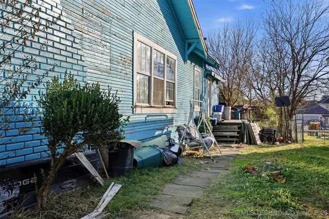 303 W Cummings Street, Henryetta, OK 74437