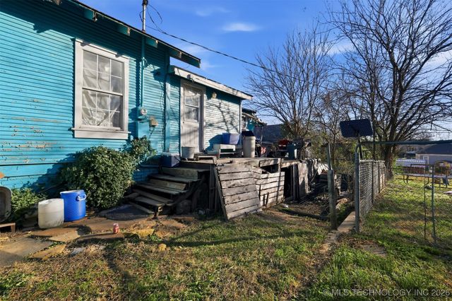 303 W Cummings Street, Henryetta, OK 74437